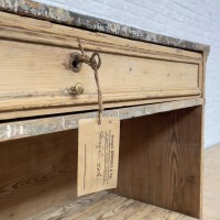 Wooden painter's counter