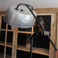 Ancienne lampe de garagiste