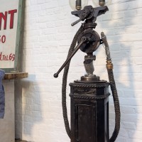Ancienne pompe à essence 1930
