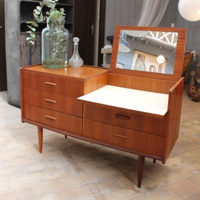 Scandinavian teak chest of drawers dating from the 60s
