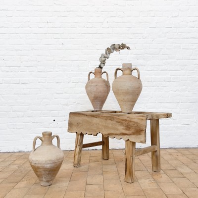 Set of 3 amphorae with wooden stand