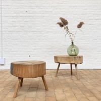 Paire de tables basses primitives en bois