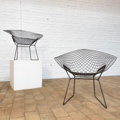 Pair of vintage "Diamond" armchairs by Harry Bertoia for Knoll 1970