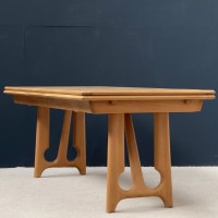 GUILLERME et CHAMBRON extendable Mid century oak dining table