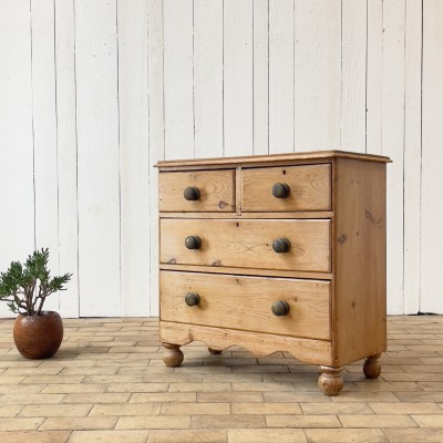 Early 20th century pine chest of drawers
