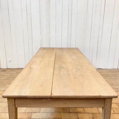 Large oak farm table from the early 20th century