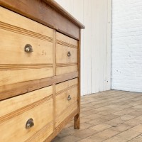 Ancien meuble à tiroirs en bois