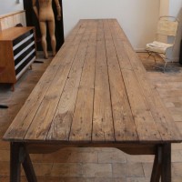 Grande table d'atelier en bois