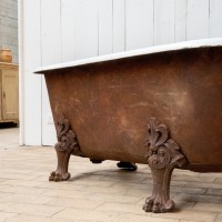 Enameled cast iron bathtub with lion's paws