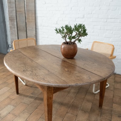 Round oak farm table, early 20th century