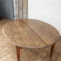 Round oak farm table, early 20th century