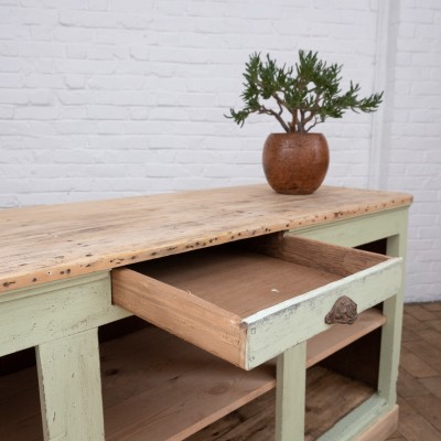 French wooden counter shop