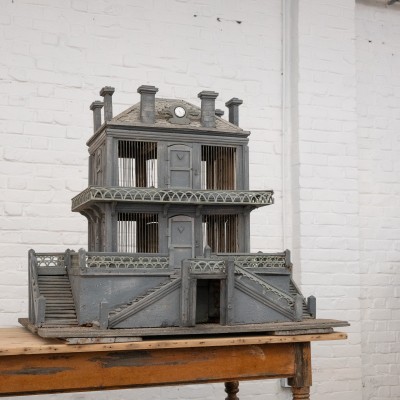 Spectaculaire cage à oiseaux en bois et métal, 19ème