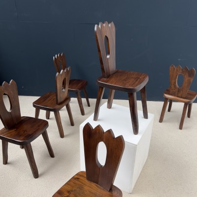 Brutalist elm chairs by Olavi HANNINEN style. Furniture proposé par ECLECTIQUE ANTIQUE.