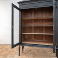 Antique 2-door oak display case from the early 20th century