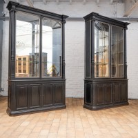 Exceptional pair of Napoleon III display cabinets, 19th century