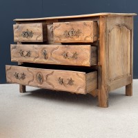 Parisian chest of drawers in walnut 19th