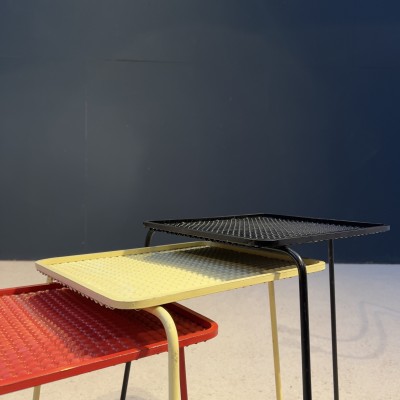 Tables gigognes SOUMBA de Mathieu Matégot vers 1950.  Produit proposé par ECLECTIQUE ANTIQUE.