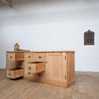 Ancien meuble d'atelier en bois début 20ème