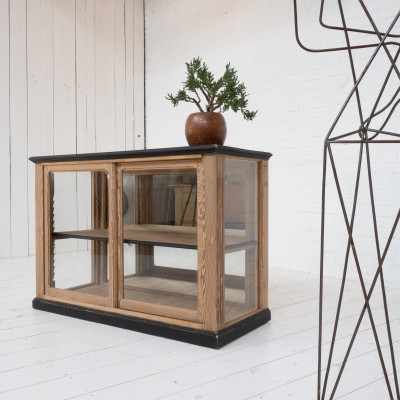 Wooden display case with sliding doors, 1930