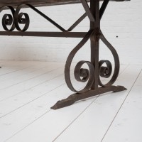 Oak table from the 19th century