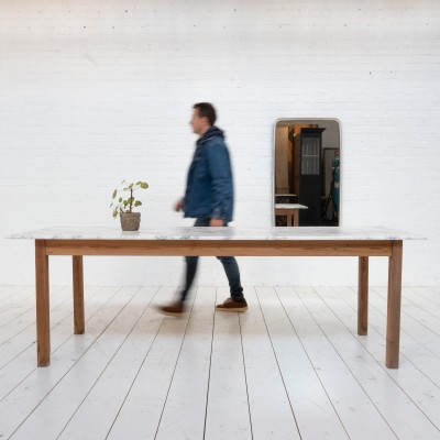 Grande table en bois et marbre, 1950