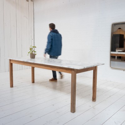 Grande table en bois et marbre, 1950