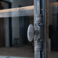 Ancienne vitrine industrielle en métal, 1930