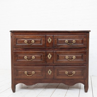 Commode Française en noyer, 18ème