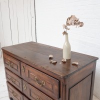 Commode Française en noyer, 18ème