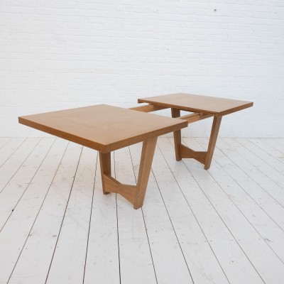 Table en chêne par GUILLERME et CHAMBRON  France vers 1960