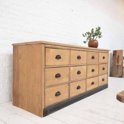 Oak chest of drawers, 1930