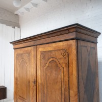 Cabinet 2 portes chêne et noyer, 18ème