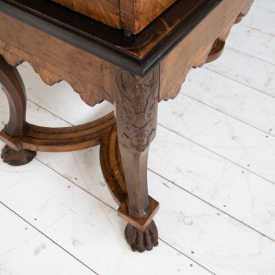 Oak and walnut 2-door cabinet, 18th century