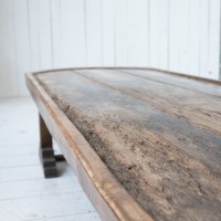 Grande table basse primitive