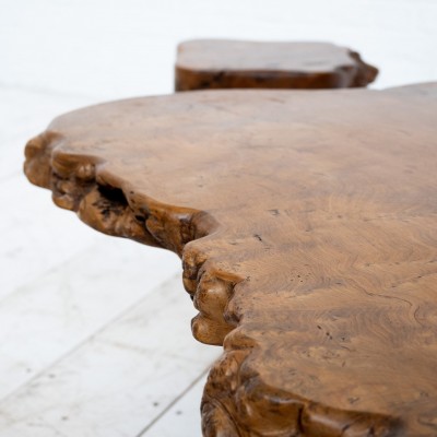 Table basse brutaliste en orme 3 tabourets