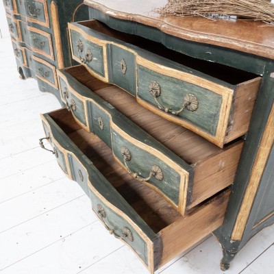 Set of painted wood crossbow chests of drawers, early 20th century