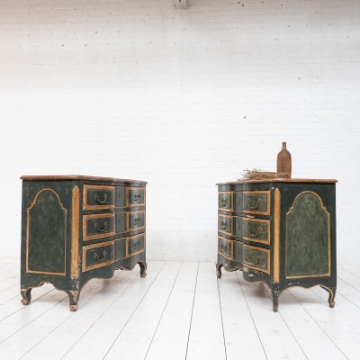 Ensemble de commodes arbalète en bois peint, début 20ème