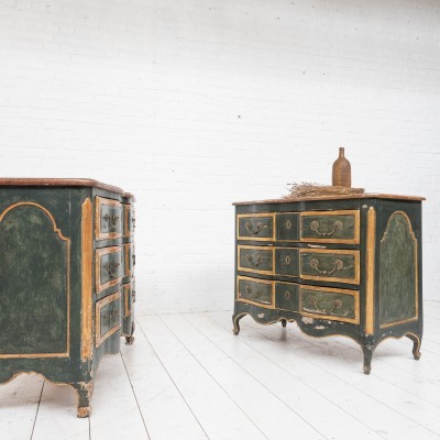 Ensemble de commodes arbalète en bois peint, début 20ème