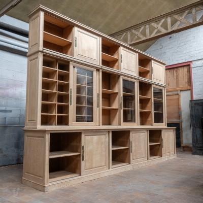 Exceptional French oak bookcase, 1920