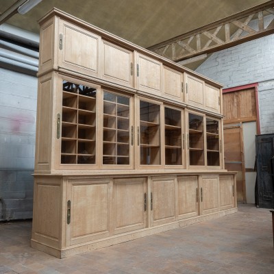 Exceptional French oak bookcase, 1920