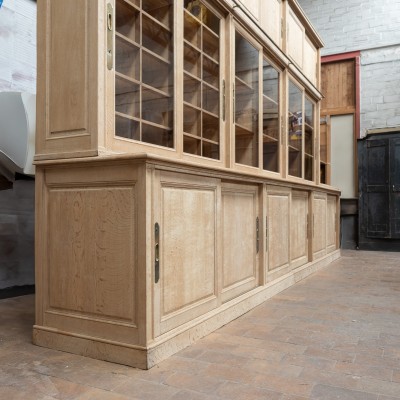 Exceptional French oak bookcase, 1920