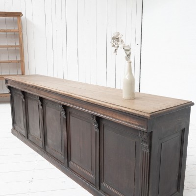 Large counter shop, 1900