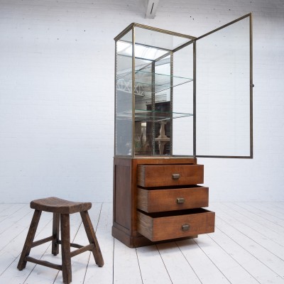 Vitrine de commerce laiton et chêne, début 20ème