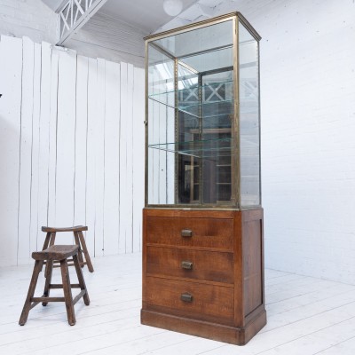 Vitrine de commerce laiton et chêne, début 20ème