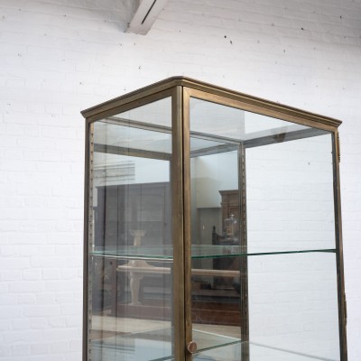 Vitrine de commerce laiton et chêne, début 20ème
