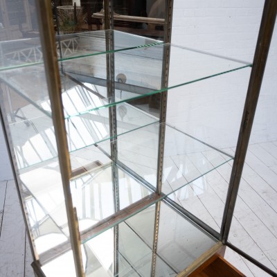 Vitrine de commerce laiton et chêne, début 20ème