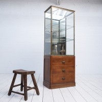 Vitrine de commerce laiton et chêne, début 20ème