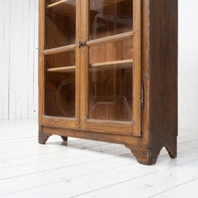 2-door display case, early 20th century