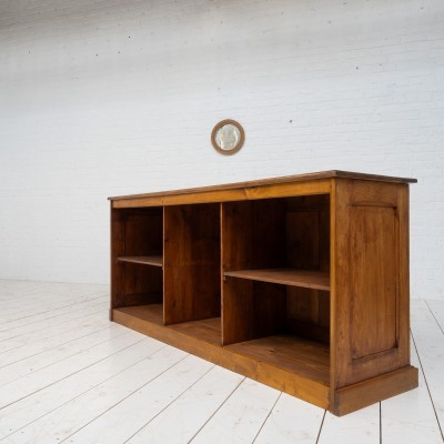 Ancien comptoir de commerce en bois, 1950